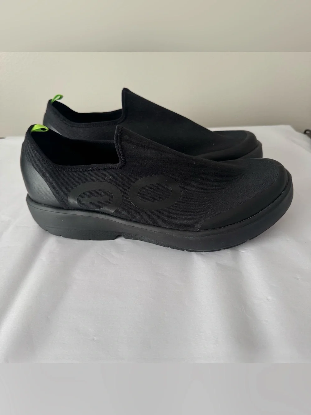 OOFOS Size 12.5 Men’s Slip On Black Sneakers Oomg Black Recovery Shoes US